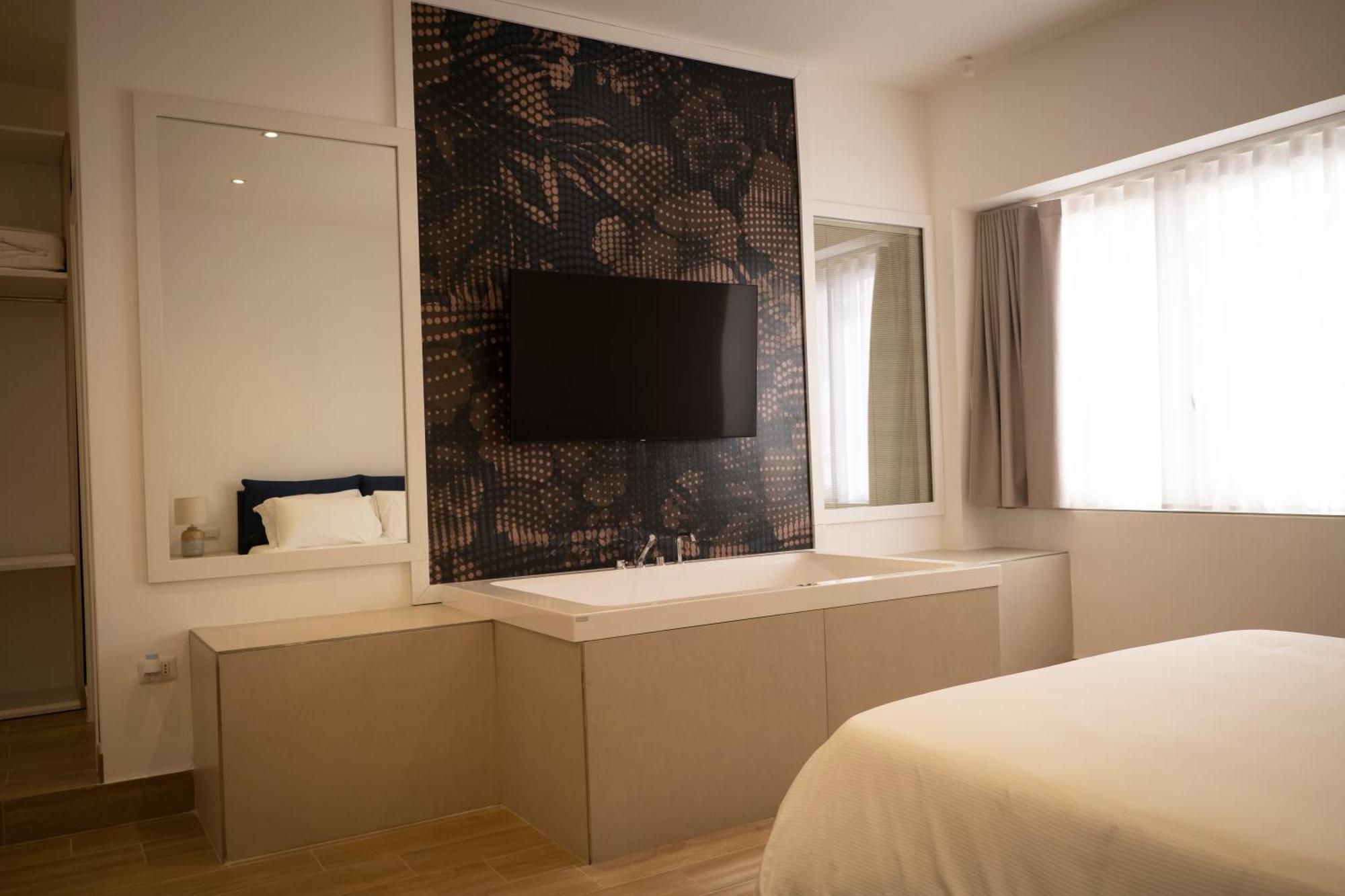 Monumental Luxury Rooms Caserta Exterior foto