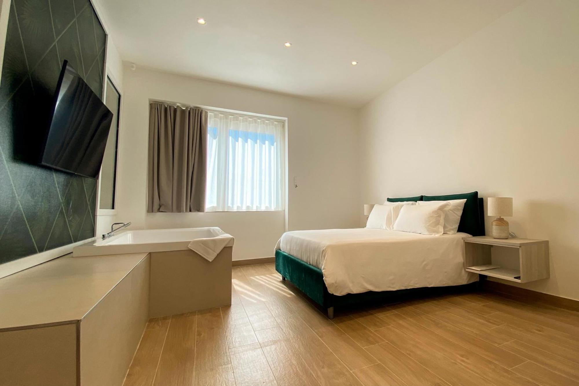 Monumental Luxury Rooms Caserta Exterior foto